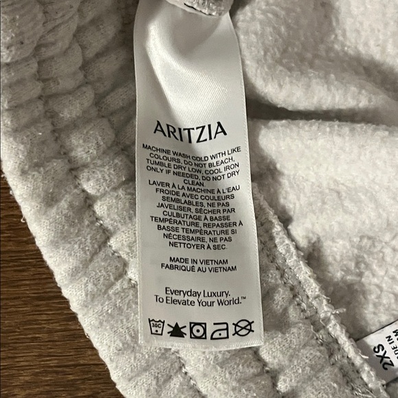 ARITZIA Boyfriend Fit Sweatfleece Cozy Fleece Women’s Grey Lounge Casual Shorts - Picture 4 of 8